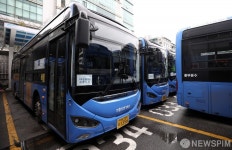 차고지에 멈춰 선 서울 시내버스