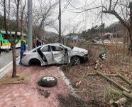 동해 초구동 7번 국도 승용차·시외버스 추돌...1명 부상