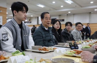 학생들과 함께하는 한덕수 총리의  '천원의 아침밥'