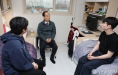 동소문행복기숙사점 | 동소문 행복기숙사 학생등과 대화하는 한덕수 국무총리