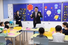 늘봄학교 일일 특별강사 활동하는 윤석열 대통령
