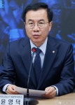 발언하는 윤영덕 더불어민주연합 상임공동선대위원장