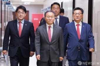전국위원회 참석하는 윤재옥 권한대행