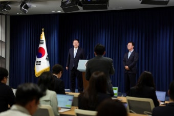 윤 대통령, 대통령실서 직접 홍철호 신임 정무수석 임명 발표