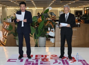 유인촌 장관과  '맥베스' 낭독회 참여한 배우 황정민