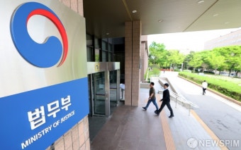법무부, 윤 대통령 장모 가석방 여부 심사