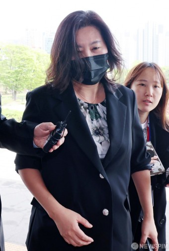 윤 대통령 장모 가석방 여부 심사위 참석하는 주현경 교수
