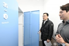 셀프스토리지 둘러보는 김병환 기재부 차관