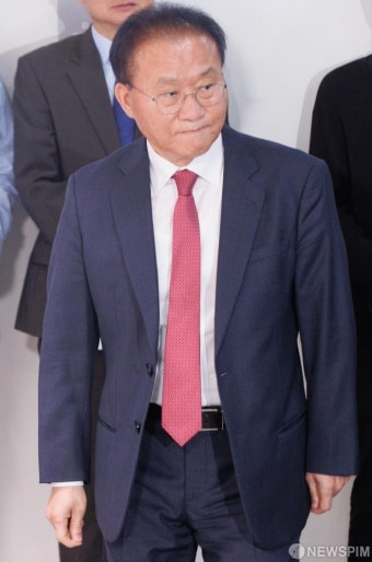 토론회 참석하는 윤재옥 권한대행