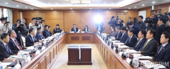 제1차 의료개혁특별위원회 주재하는 노연홍 위원장