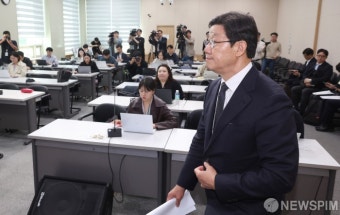브리핑 앞둔 노연홍 의료개혁특위 위원장