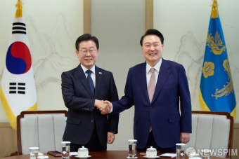 윤석열 대통령-이재명 대표, 첫 영수회담