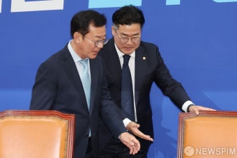 홍철호 정무수석 안내하는 박찬대 더불어민주당 원내대표
