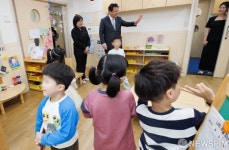 아이들 만난 주형환 부위원장