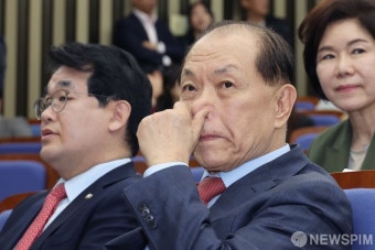 황우여 비상대책위원장, '찡끗'