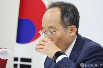 물 마시는 추경호 국민의힘 신임 원내대표