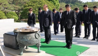 현충탑 참배나선 국민의힘 지도부
