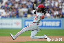 1경기 4도루 데 라 크루스, 44경기만에 30도루 고지