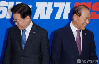 자리로 돌아서는 이재명-황우여