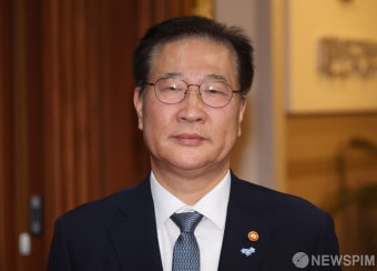 임시 국무회의 참석하는 박성재 법무장관