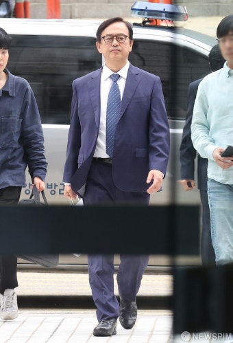 법정 향하는 삼성전자 안승호 전 부사장