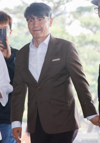 검찰 출석하는 최재영 목사