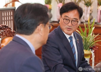 정진석 대통령실 비서실장 접견한 우원식 의장