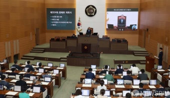 '제324회 시의회 정례회 제1차 본회의' 개회 선언하는 김현기 서울시의회 의장