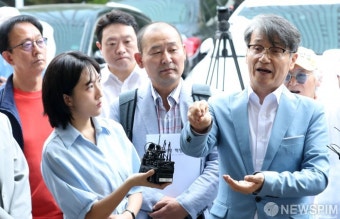 경찰 출석한 최재영 목사