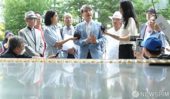'명품백 전달' 최재영 목사, 경찰소환