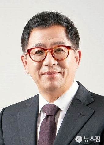 與 