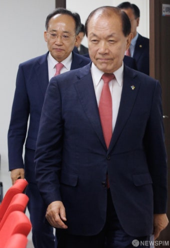 입장하는 황우여-추경호