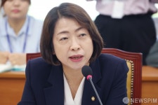 의사진행발언 나선 황정아 더불어민주당 의원