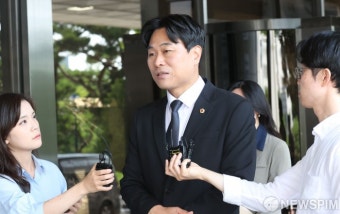 '김정숙 여사 인도 방문' 고발인 이종배 시의원 검찰 출석
