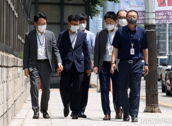 의협 현장조사 나선 공정위 조사관들