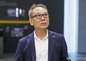 올특위 첫 회의 참석하는 임정혁 공동위원장