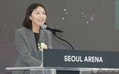 축하 메세지 전하는 최호정 서울시의회 의장