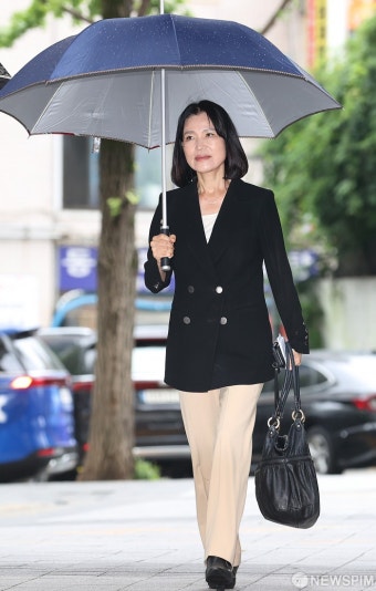 인사청문회 준비사무실 첫 출근하는 이진숙 후보자