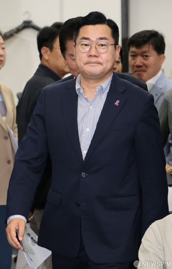 최고위 참석하는 박찬대 대표 직무대행 겸 원내대표