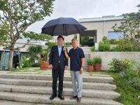 문재인, 김두관 만나 용기 있는 결단...경쟁 있어야 역동성 살아