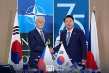 30조 규모 체코 원전건설 이달 말 발표…한수원, 프랑스 제치고 수주 기대