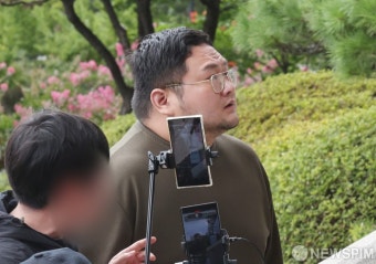 스스로 검찰로 향하는 유튜버 구제역