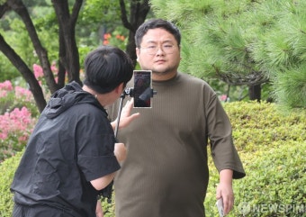 유튜버 구제역 자진 검찰 출석