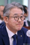 입 굳게 다문 강호동 농업협동조합중앙회 회장