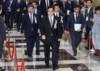 우원식 국회의장, 최소 수준의 개헌 강조…제헌절 공휴일 제안