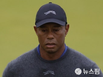 [디오픈] 우즈, 첫날 8오버파 138위... 송영한, 이븐파 18위