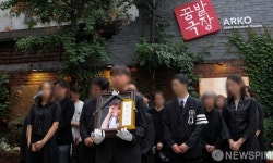 학전에서 마지막 인사하는 김민기