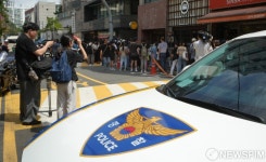 티몬 사옥 몰린 고객에 교통 통제하는 경찰