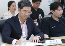 자율주행 산업발전을 위한 간담회 참석한 장성욱 카카오모빌리티 부사장