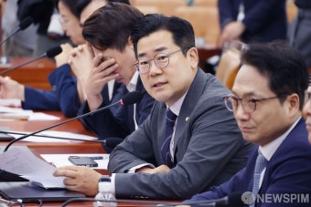 의사진행발언 나선 박찬대 더불어민주당 당대표 직무대행 겸 원내대표
